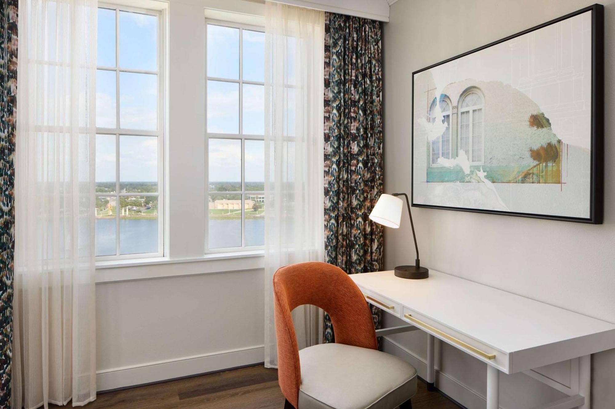 Corner King Room with Lake View