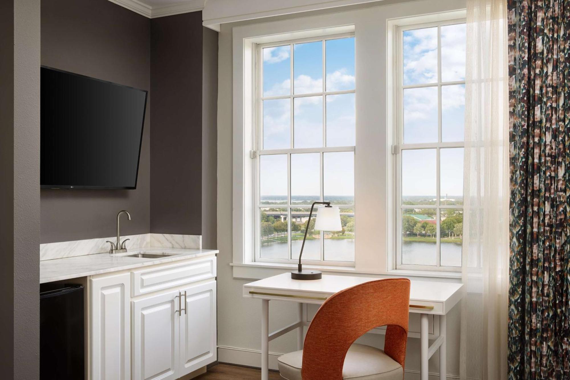 One-Bedroom King Suite Lake View