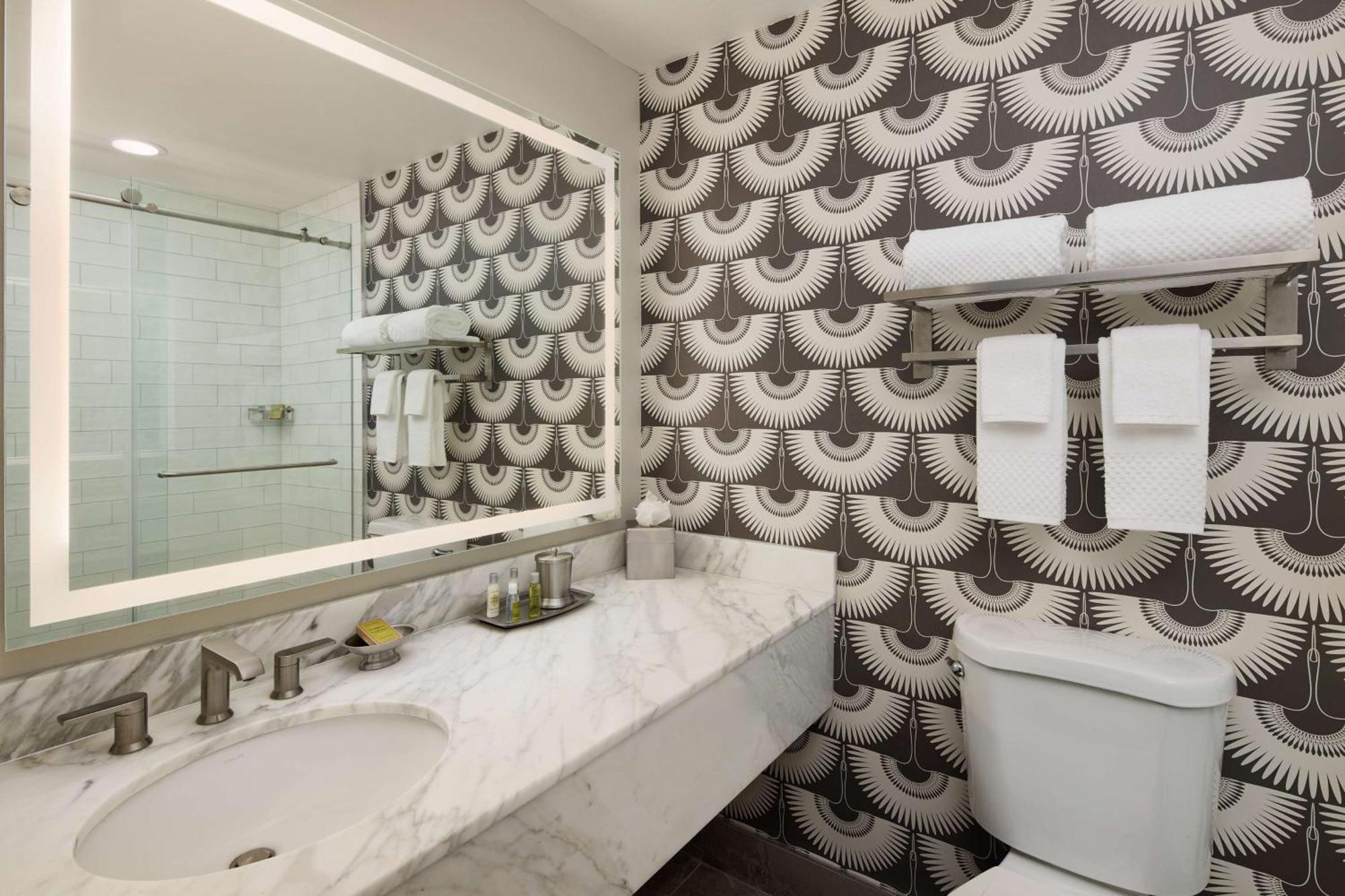 One-Bedroom King Suite Lake View